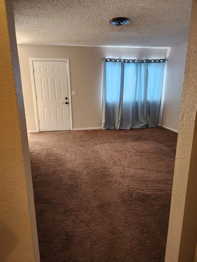 Living room - 540 Commercial Ave
