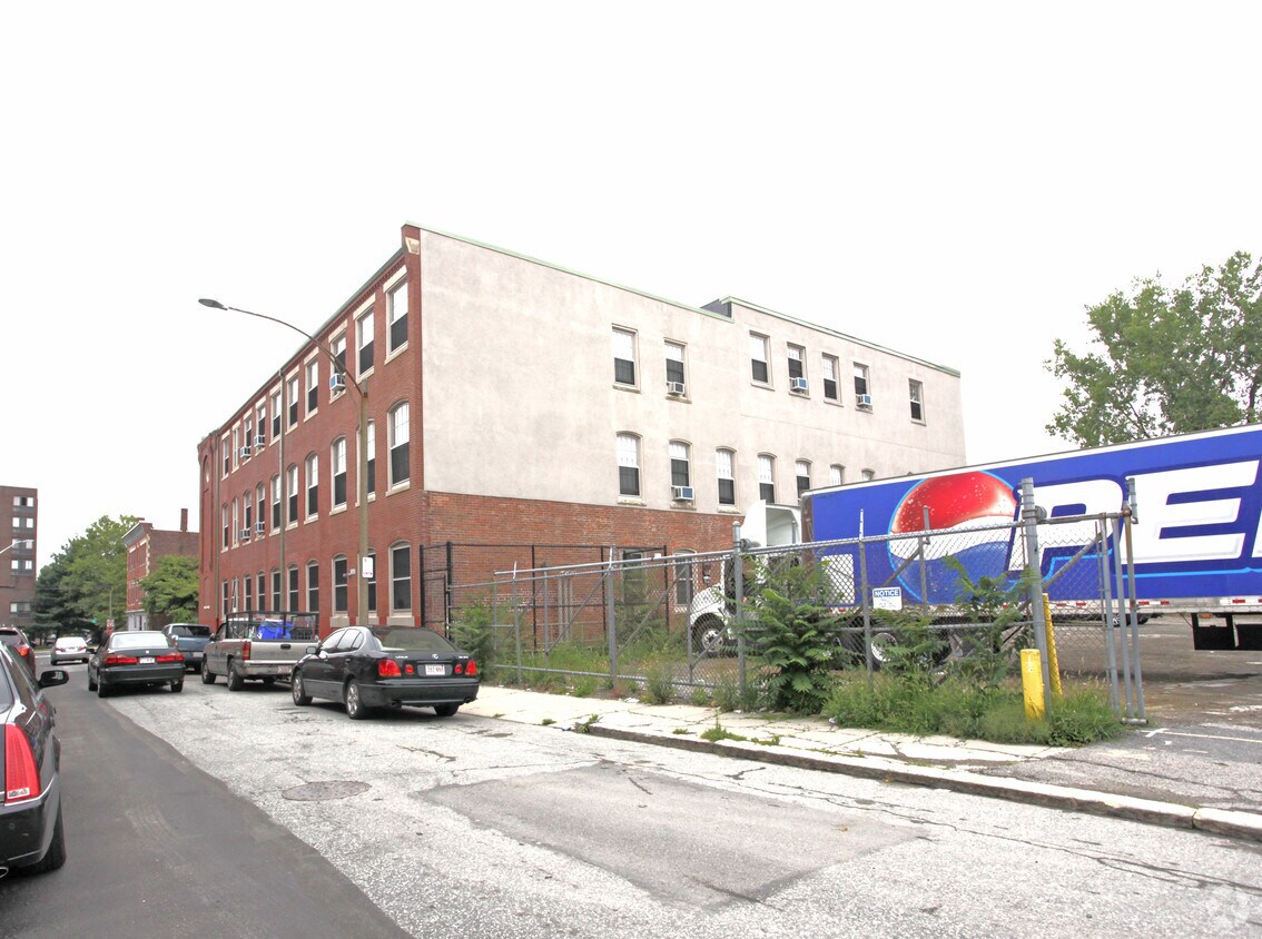 Building Photo - School House Apartments - Kenilworth Williams