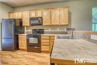 Building Photo - 1469 NE Lockheart Ln