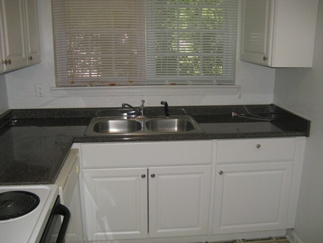 Building Photo - 4724 Hovis Rd