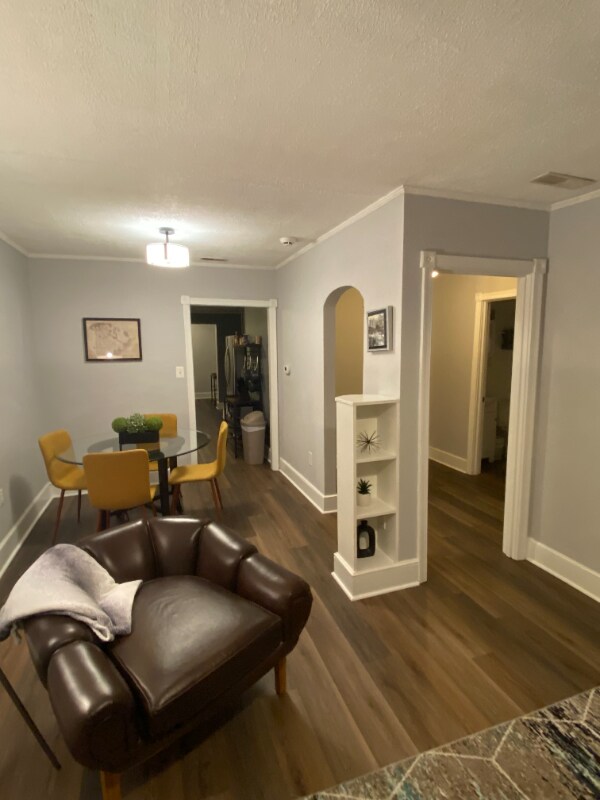 Building Photo - 5075 Chateau Ave