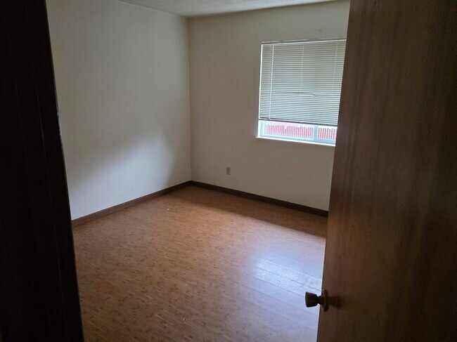 Foto del edificio - 352 Catron St N