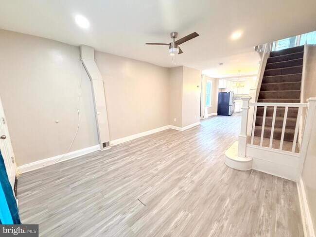 Foto del edificio - 2401 Baker St