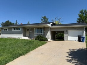 Building Photo - 2720 Arrowhead Dr