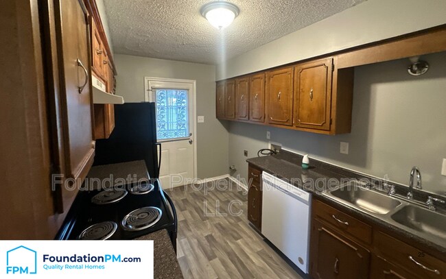 Foto del edificio - 4360 Howardcrest Dr