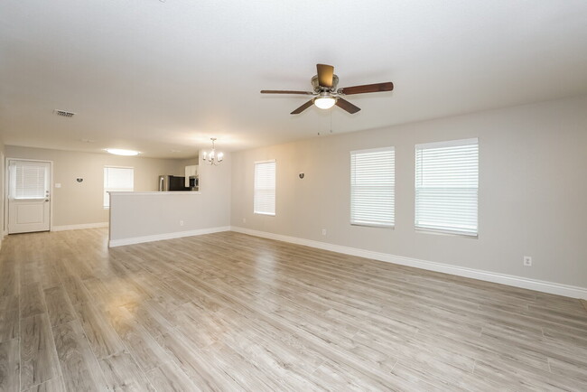 Building Photo - 909 Rio Bravo Dr