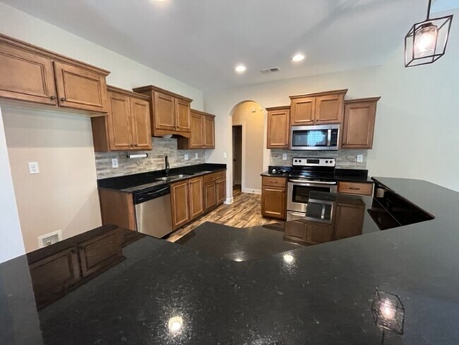 Foto del edificio - Renovated 4 Bedroom 2.5 Bath Home for Rent!
