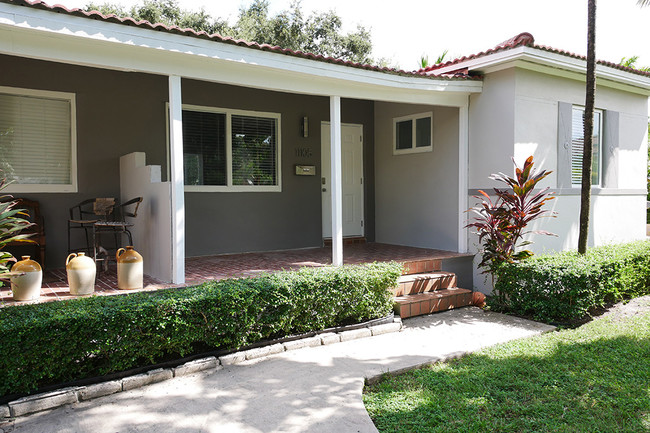 Foto del edificio - Biscayne Park Duplex