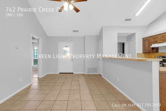 Foto del edificio - 742 Prairie Creek Dr