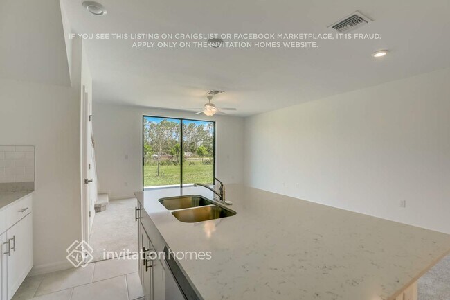 Building Photo - 2065 E Landings Wy