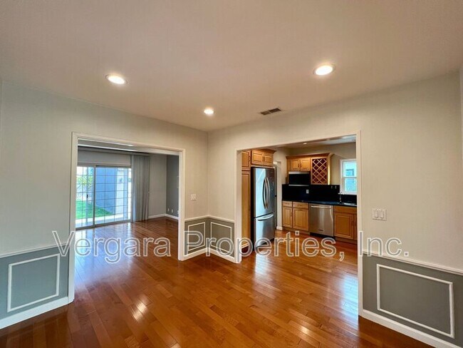 Foto del edificio - 6531 W 85th St