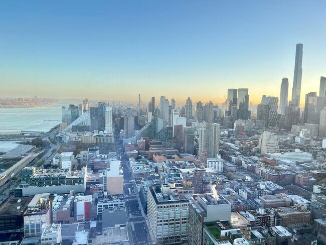 Foto del edificio - 605 W 42nd St