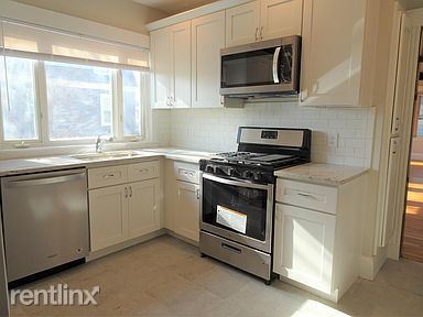 Building Photo - 4 br, 2 bath House - 31 Marathon St