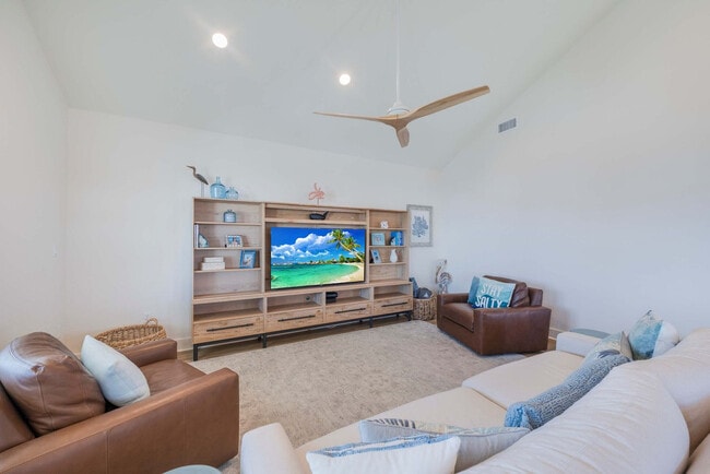 Building Photo - 119 6th St