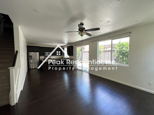 Building Photo - 3 br, 2.5 bath House - 298 Barnhill Dr