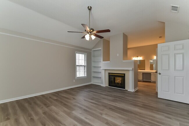 Foto del edificio - 2025 Westbriar Dr