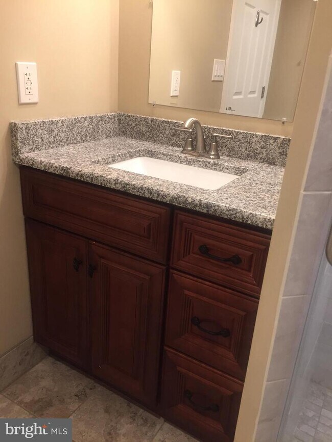 Foto del edificio - 106 E State St