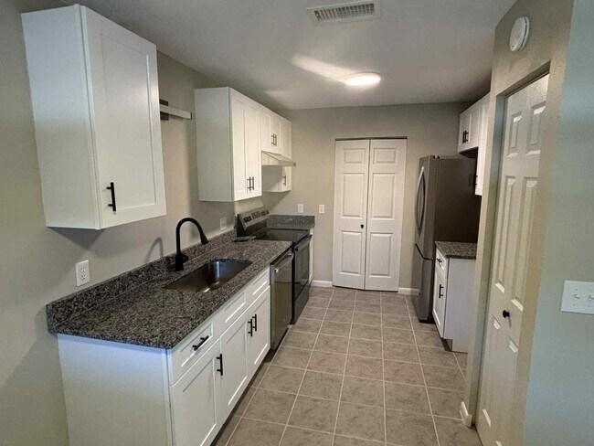 Foto del edificio - 3815 NW Huntsboro St