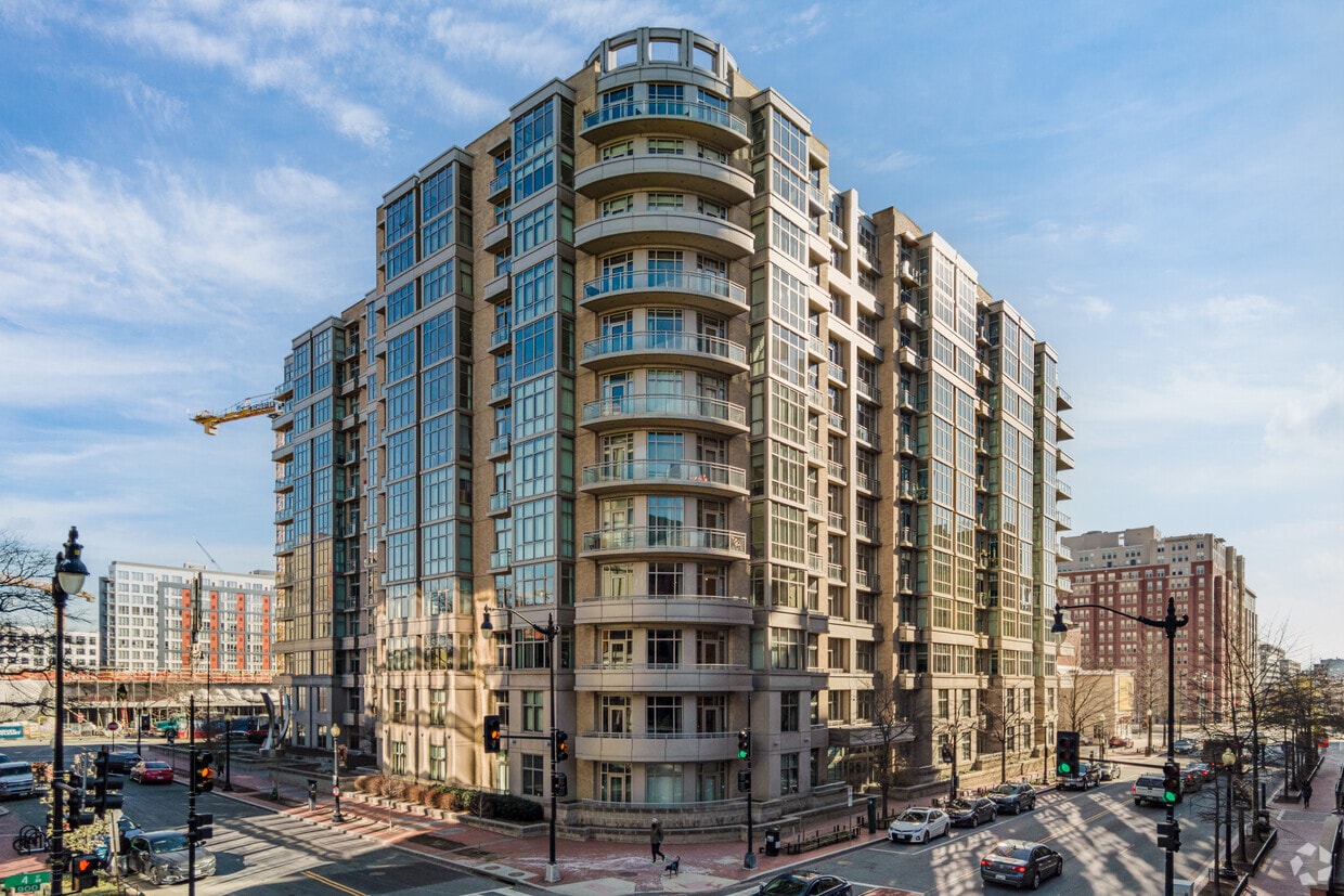 Primary Photo - Madrigal Lofts