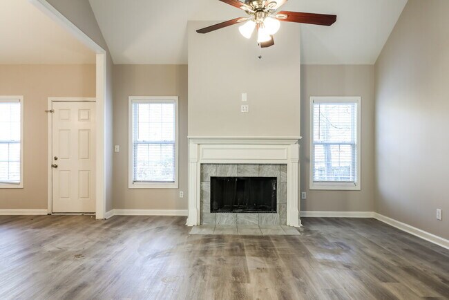 Building Photo - 5130 Villas Terrace