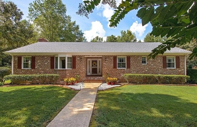 Building Photo - 814 Duck Pond Rd