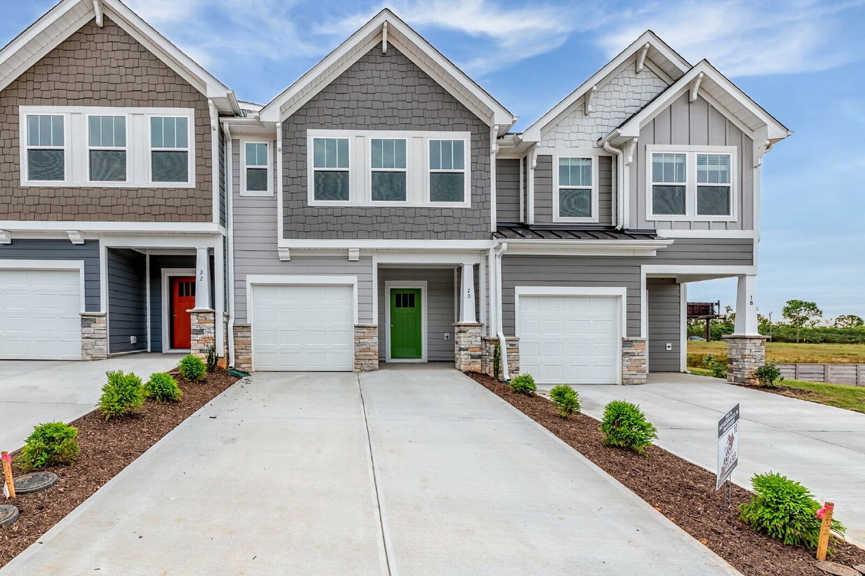 Elegant 3 Bedroom 2.5 Bathroom Townhome Near Downtown Greenville $1,850/mo rent - Elegant 3 Bedroom 2.5 Bathroom Townhome Near Downtown Greenville $1,850/mo rent