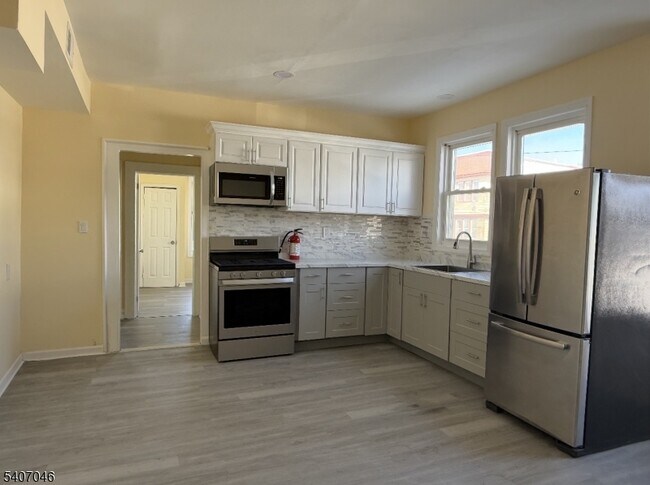 Foto del edificio - 251 Clinton Pl