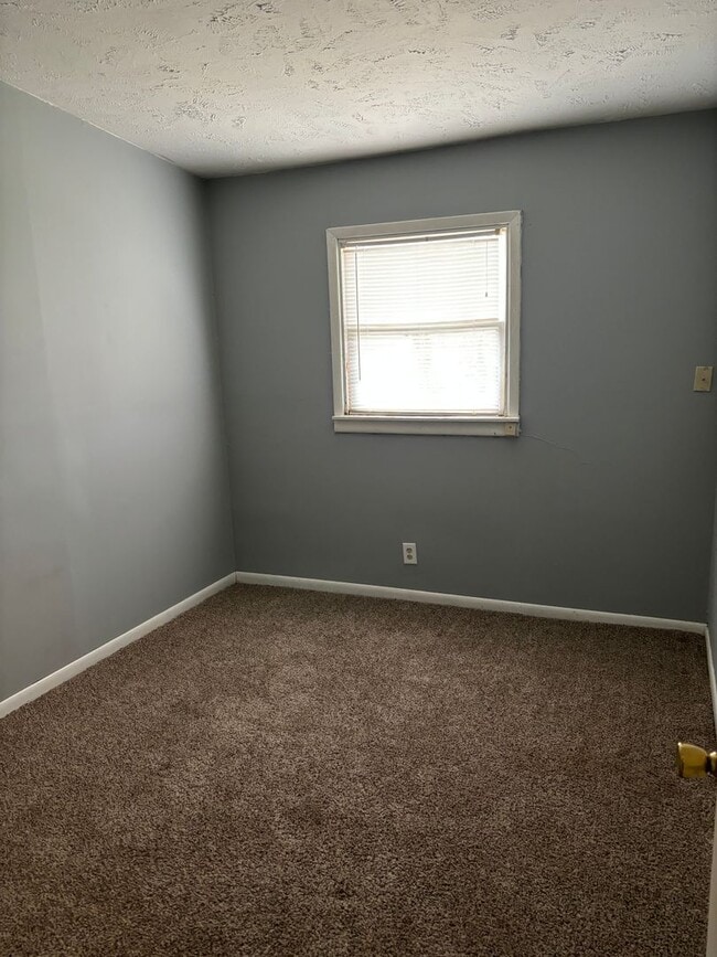 Building Photo - Myers400