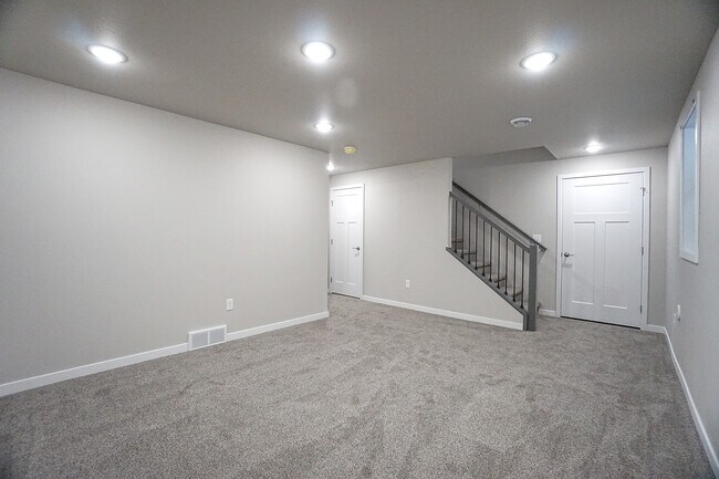 Foto del edificio - 8068 Goldfinch Dr