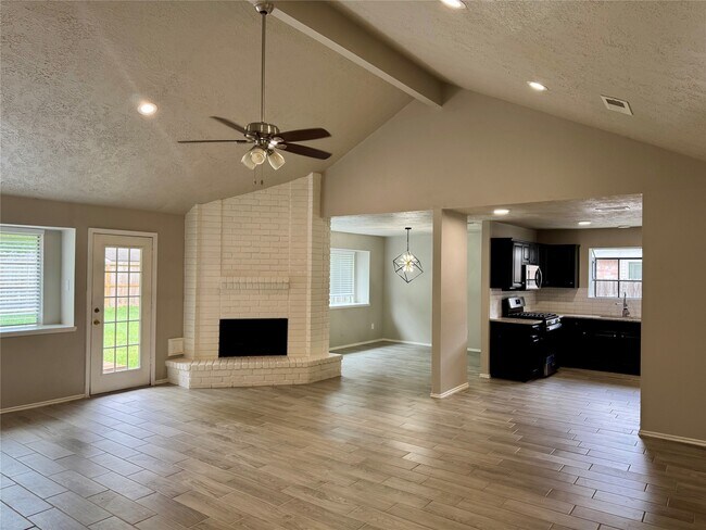 Foto del edificio - 13318 Raven Roost Dr