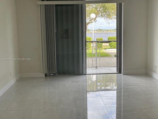 Foto del edificio - 470 Executive Center Dr