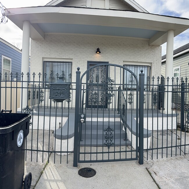 Building Photo - 2118 7th St