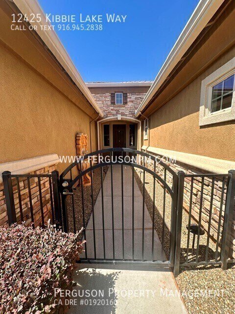 Foto del edificio - 12425 Kibbie Lake Way