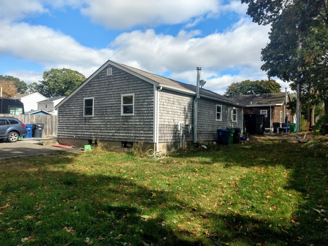 433 Nausauket Rd, Warwick, RI 02886 House Rental in Warwick, RI