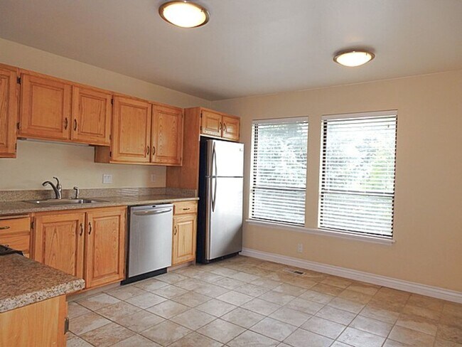 Building Photo - Great location on Cul-de-Sac