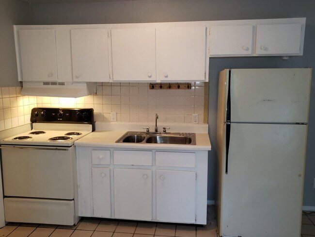 Building Photo - 10106 N Lantana Ave