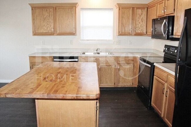 Building Photo - 9136 Bagley Way