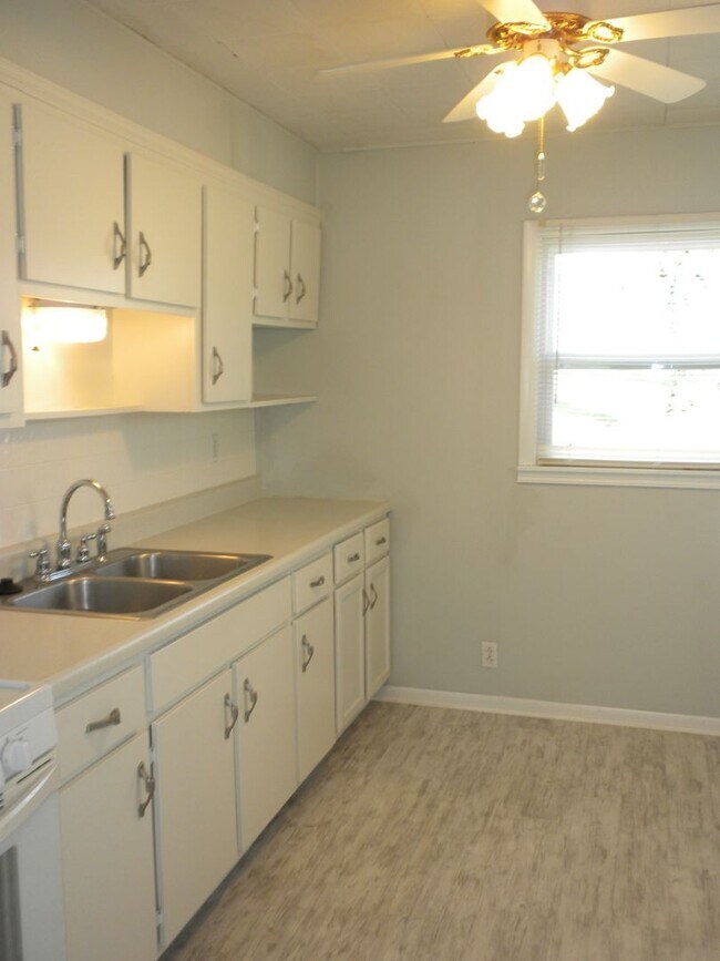 Foto del edificio - 1 Bedroom Country Home with Lake