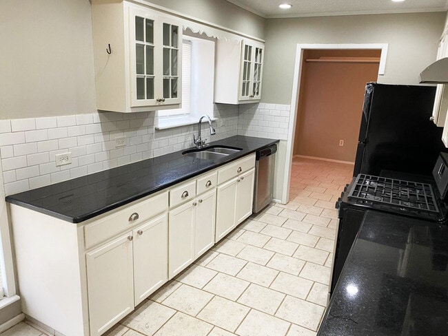 Building Photo - 5939 Viva Max Dr