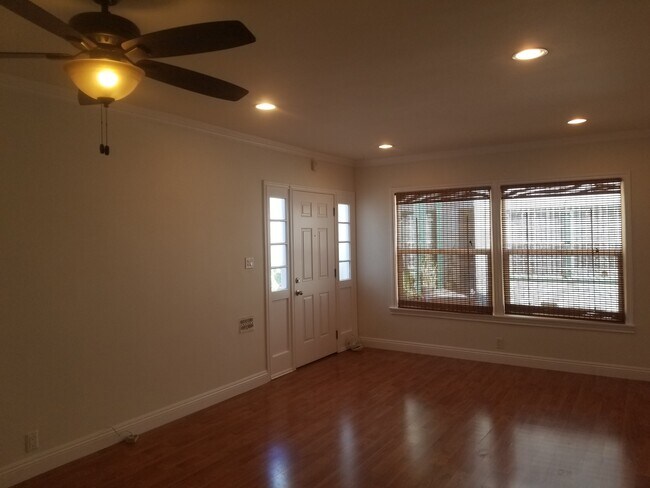 Building Photo - 5480 Edgewood Pl