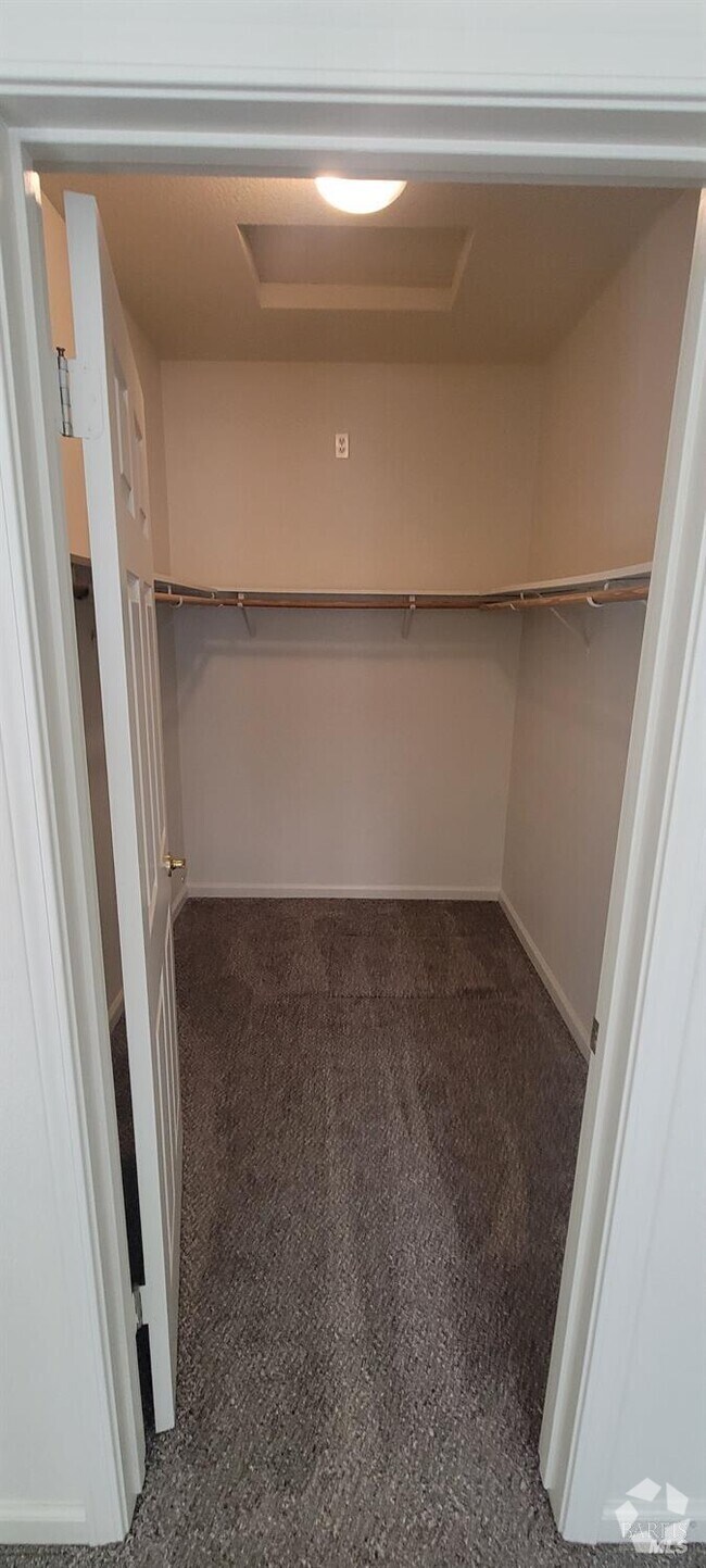 Gentry Meadowlands Apartments for Rent with Parking Vacaville, CA 1