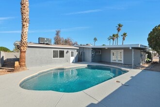 Building Photo - 4800 S La Rosa Dr