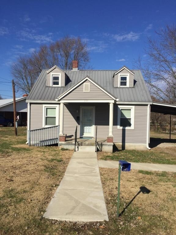 Primary Photo - 401 W Maple Ave