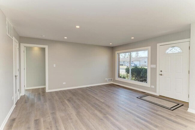 Foto del edificio - 935 Elmwood Ln