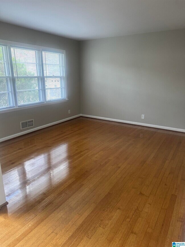 Foto del edificio - 4035 Montclair Rd