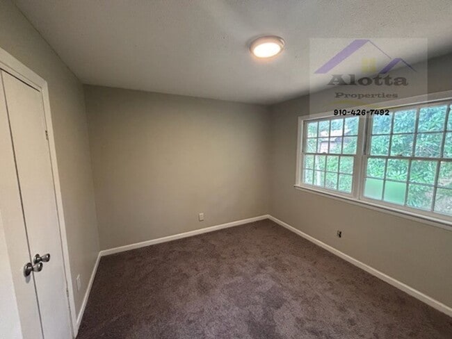 Building Photo - 4208 S Dowfield Dr