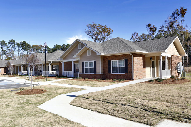 Building Photo - Pinewood Village Apartments