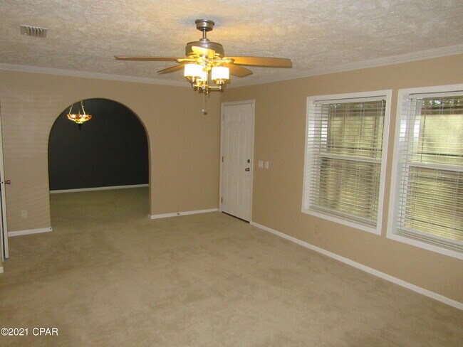 Foto del edificio - 13216 White Western Springs Rd