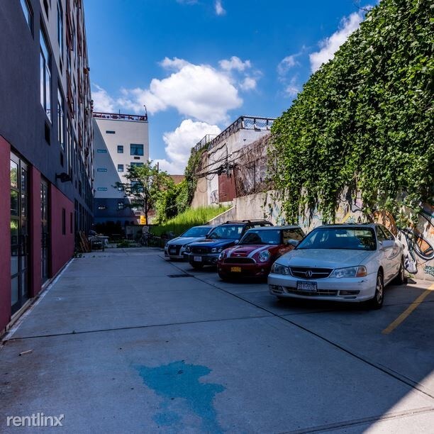 Building Photo - 114 Troutman St
