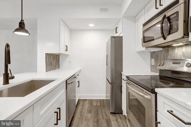 Building Photo - 3307 Wyndham Cir